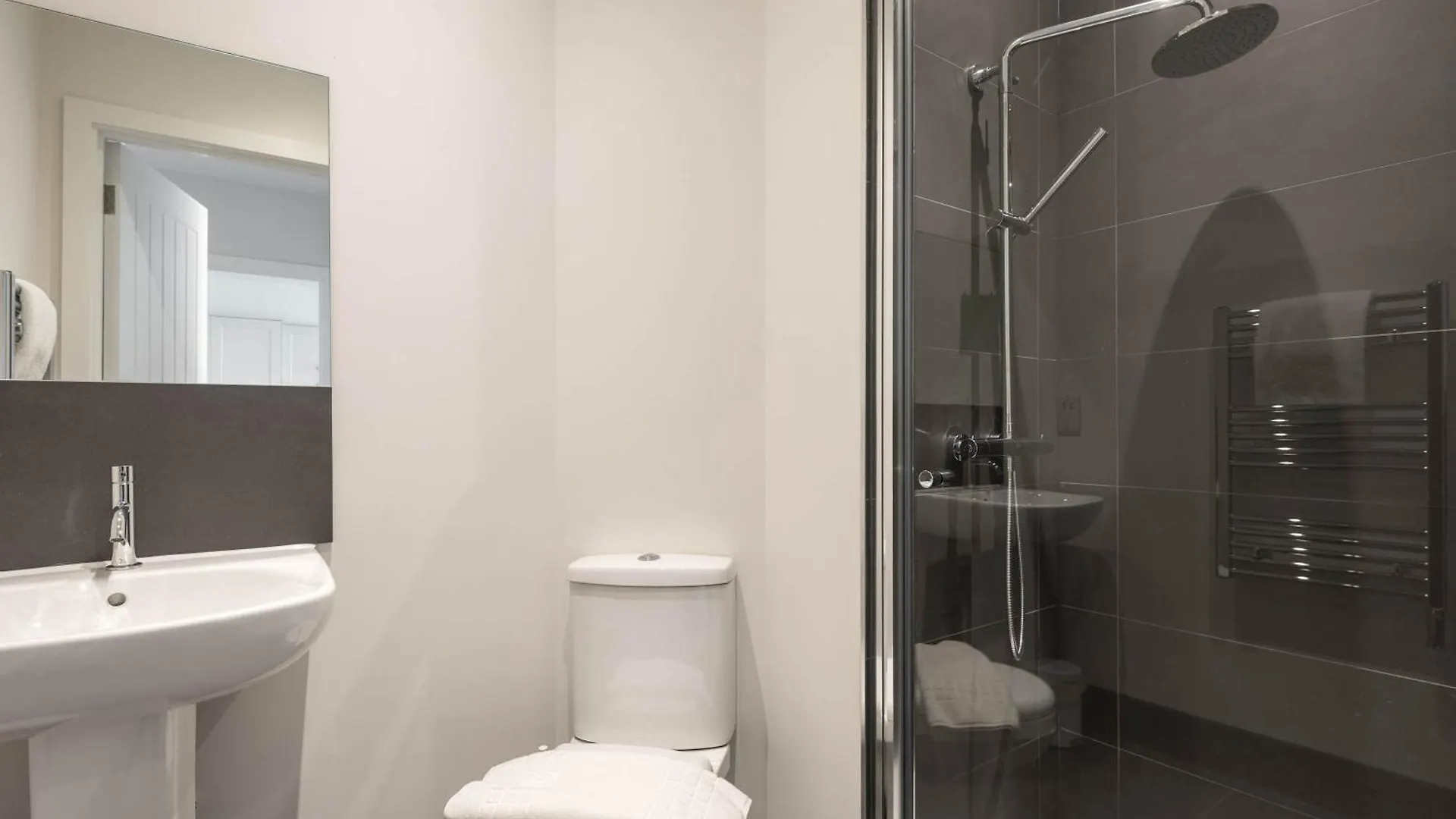 Modern 1 Bedroom Apartment In York With Parking 0*,  영국
