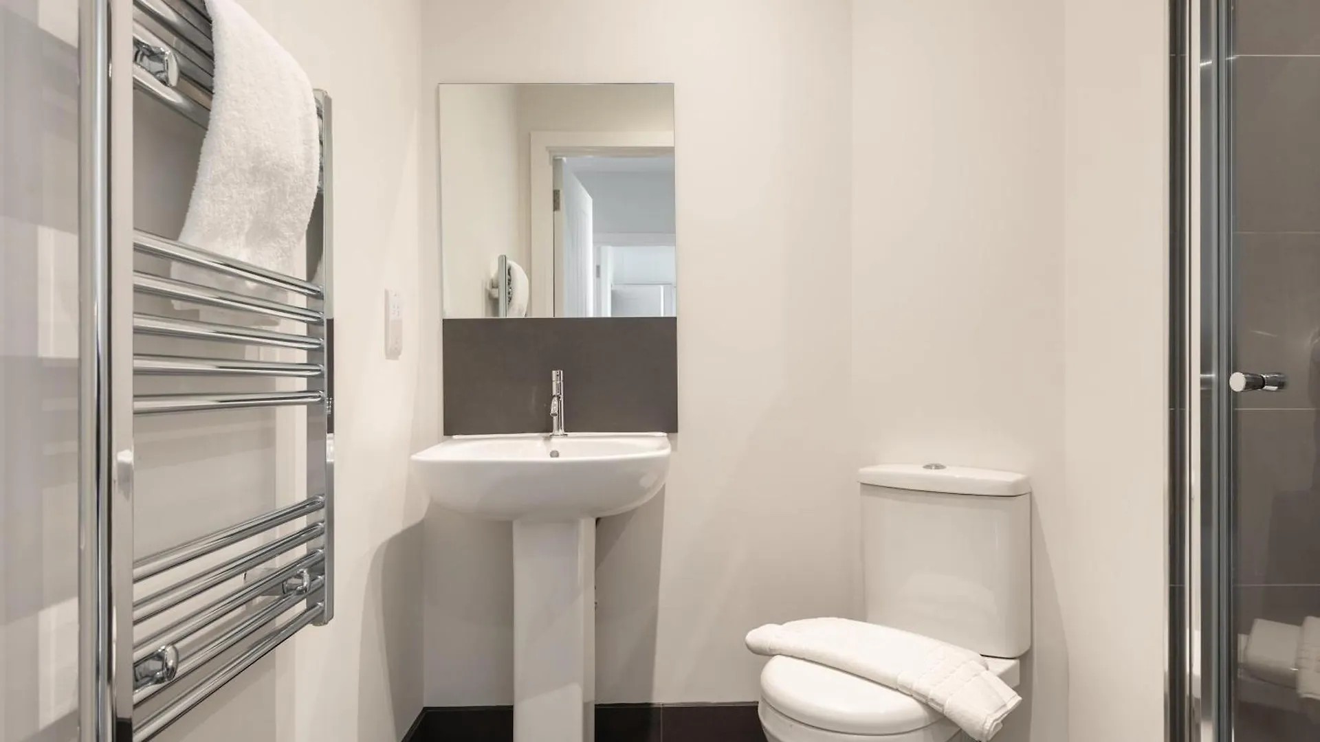 Modern 1 Bedroom Apartment In York With Parking 영국