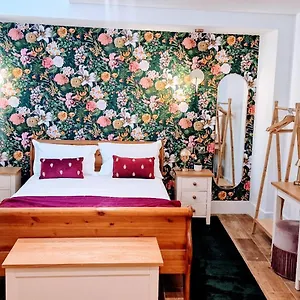 Burton Stone Bed and breakfast